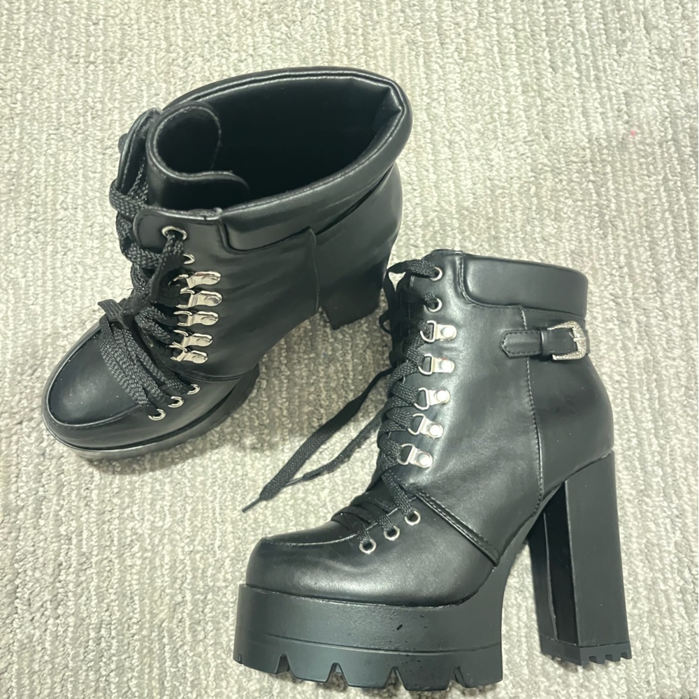 Black Lace-Up Combat Ankle Boots size 8